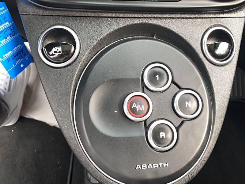 Abarth 500 595 1.4 Turbo 16V T-Jet 160 ch Turismo A 3p 2015 - photo n°16 Abarth 500 595 1.4 Turbo 16V T-Jet 160 ch Turismo A 3p  occasion à Muret - photo n°16