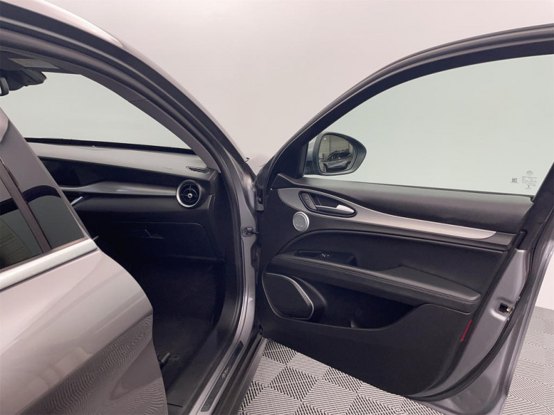 Alfa romeo Stelvio Stelvio 2.2 210 ch Q4 AT8 Super 2018 - photo n°20 Alfa romeo Stelvio Stelvio 2.2 210 ch Q4 AT8 Super  occasion à Sallanches - photo n°20