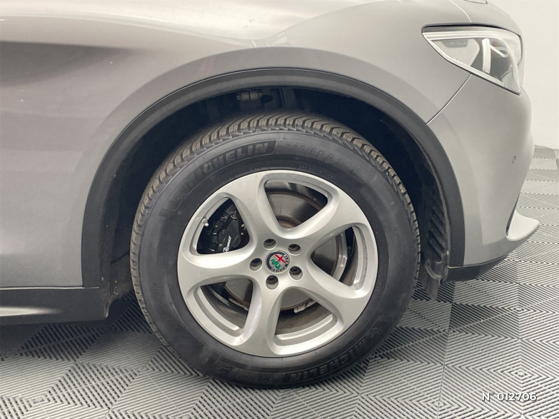 Alfa romeo Stelvio Stelvio 2.2 210 ch Q4 AT8 Super 2018 - photo n°8 Alfa romeo Stelvio Stelvio 2.2 210 ch Q4 AT8 Super  occasion à Sallanches - photo n°8