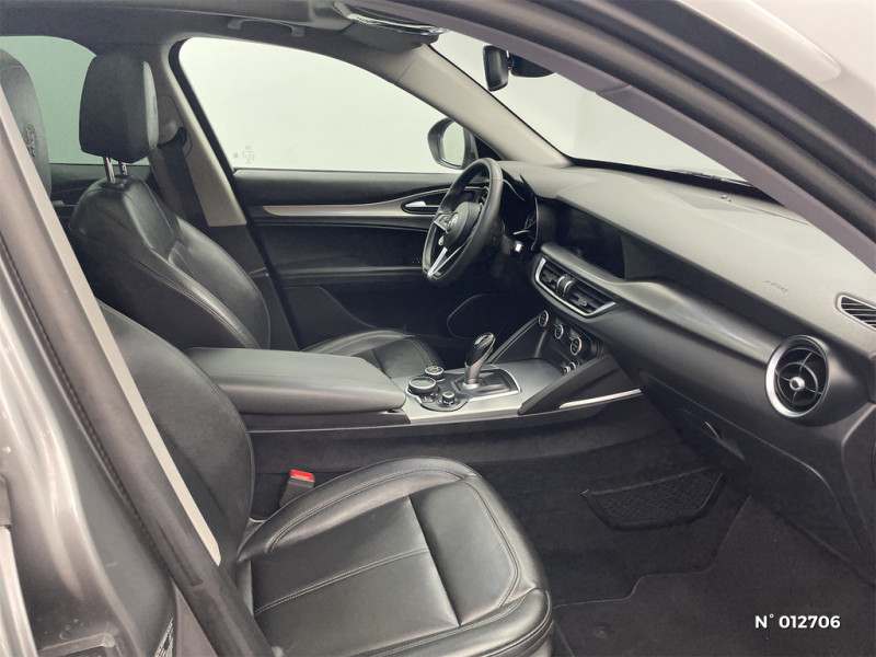 Alfa romeo Stelvio Stelvio 2.2 210 ch Q4 AT8 Super 2018 - photo n°10 Alfa romeo Stelvio Stelvio 2.2 210 ch Q4 AT8 Super  occasion à Sallanches - photo n°10