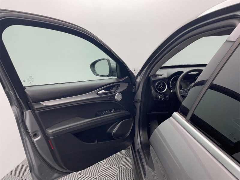 Alfa romeo Stelvio Stelvio 2.2 210 ch Q4 AT8 Super 2018 - photo n°19 Alfa romeo Stelvio Stelvio 2.2 210 ch Q4 AT8 Super  occasion à Sallanches - photo n°19