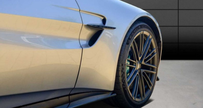 Aston martin V8 Vantage Cabriolet  occasion � Sainte Genevi�ve Des Bois - photo n�2
