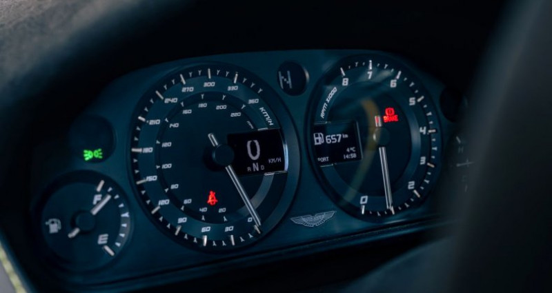 Aston martin V8 Vantage N8 4.7 N430 Clubsport pack graphique race alloro green elect  occasion &agrave; Sausheim - photo n&deg;6