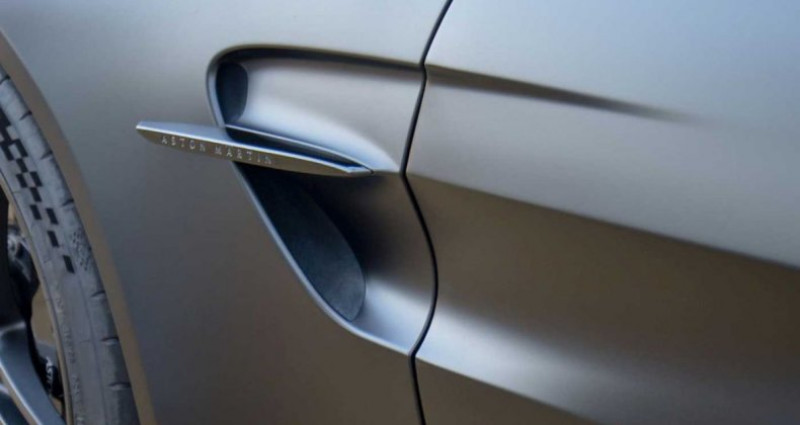 Aston martin V8 Vantage Noir onyx satin // Alcantara  occasion � Sainte Genevi�ve Des Bois - photo n�4