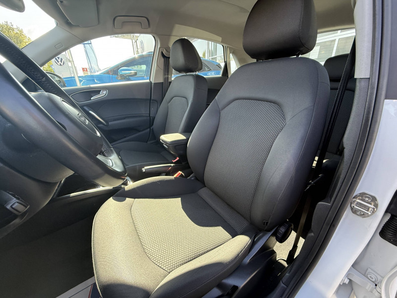 Audi A1 Sportback A1 Sportback 1.6 TDI 90 Attraction 5p  occasion  Aurillac - photo n15