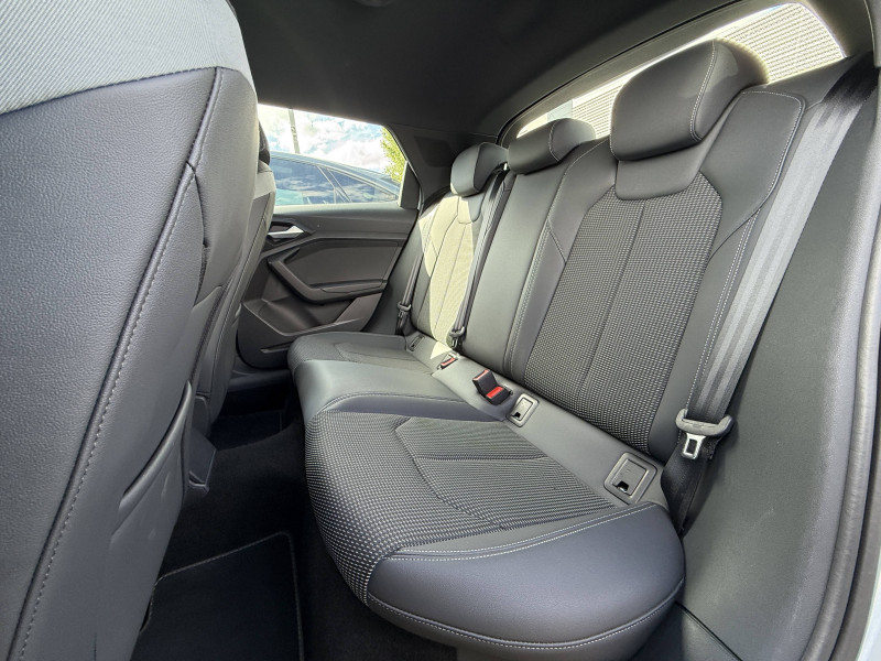 Audi A1 Sportback A1 Sportback 35 TFSI 150 ch S tronic 7 S Line 5p  occasion à Onet-le-Chteau - photo n°6