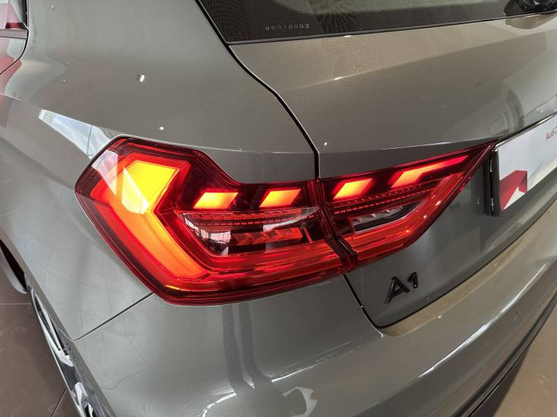 Audi A1 Sportback Sportback 30 TFSI 110 ch S tronic 7 S line  occasion  ROISSY-EN-France - photo n6