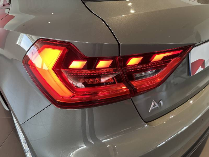 Audi A1 Sportback Sportback 30 TFSI 110 ch S tronic 7 S line  occasion  ROISSY-EN-France - photo n7