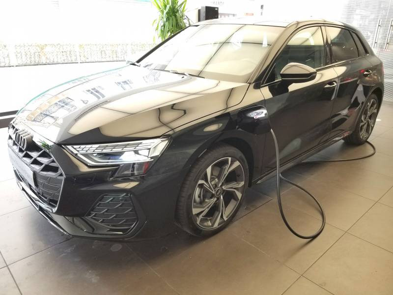 Audi A3 Sportback Sportback 40 TFSI e Hybride rechargeable 204 S tronic 6 S li  occasion à Paris - photo n°3