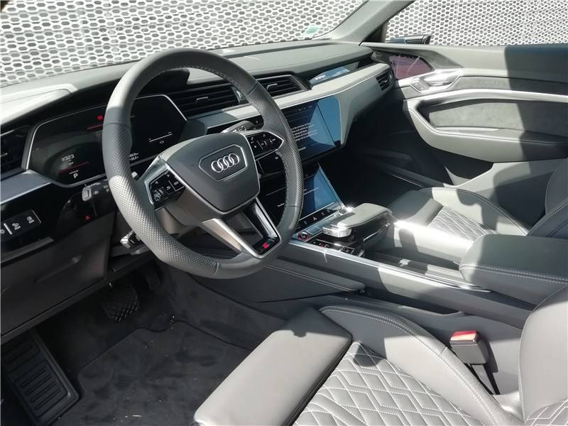 Audi E-tron S SPORTBACK e-tron S Sportback 503 ch e-quattro Sport  occasion à VIRE NORMANDIE - photo n°6