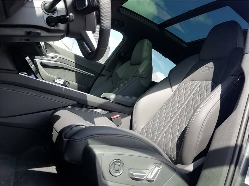 Audi E-tron S SPORTBACK e-tron S Sportback 503 ch e-quattro Sport  occasion à VIRE NORMANDIE - photo n°10