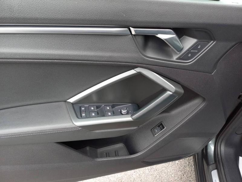 Audi Q3 35 TFSI 150ch Mild Hybrid S line S tronic 7 2020 - photo n°16 Audi Q3 35 TFSI 150ch Mild Hybrid S line S tronic 7  occasion à Vert-Saint-Denis - photo n°16