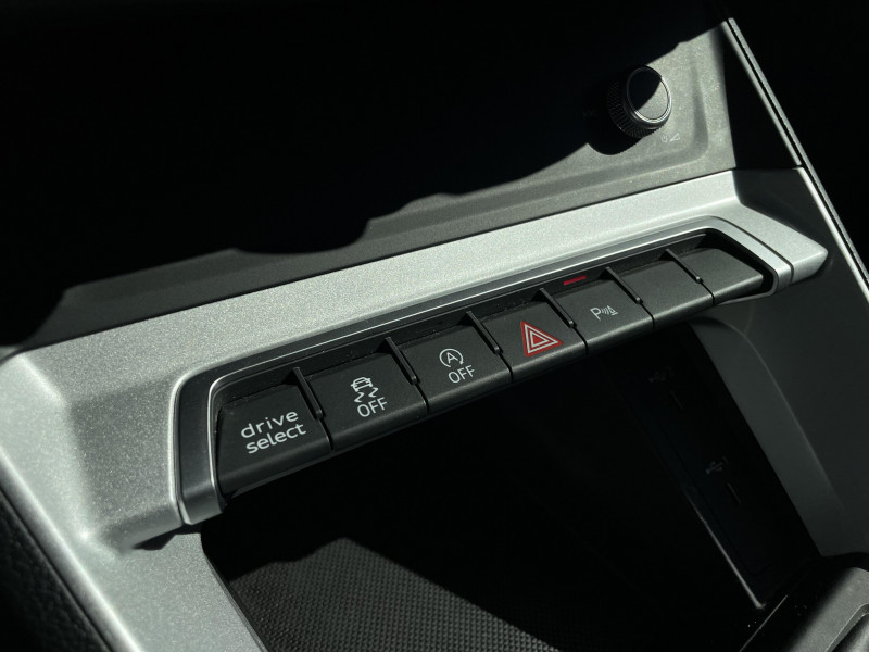 Audi Q3 Q3 35 TFSI 150 ch S tronic 7 Business line 5p 2022 - photo n°10 Audi Q3 Q3 35 TFSI 150 ch S tronic 7 Business line 5p  occasion à Onet-le-Château - photo n°10