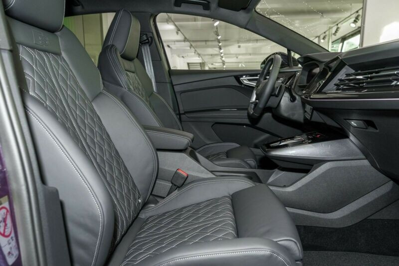 Audi Q4 Sportback e-tron 35 E-TRON 170CH S LINE  occasion à Villenave-d'Ornon - photo n°8