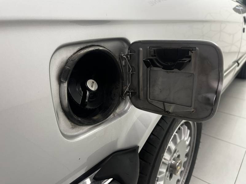 Bmw Serie 3 323i 1984 - photo n°11 Bmw Serie 3 323i  occasion à Carcassonne - photo n°11