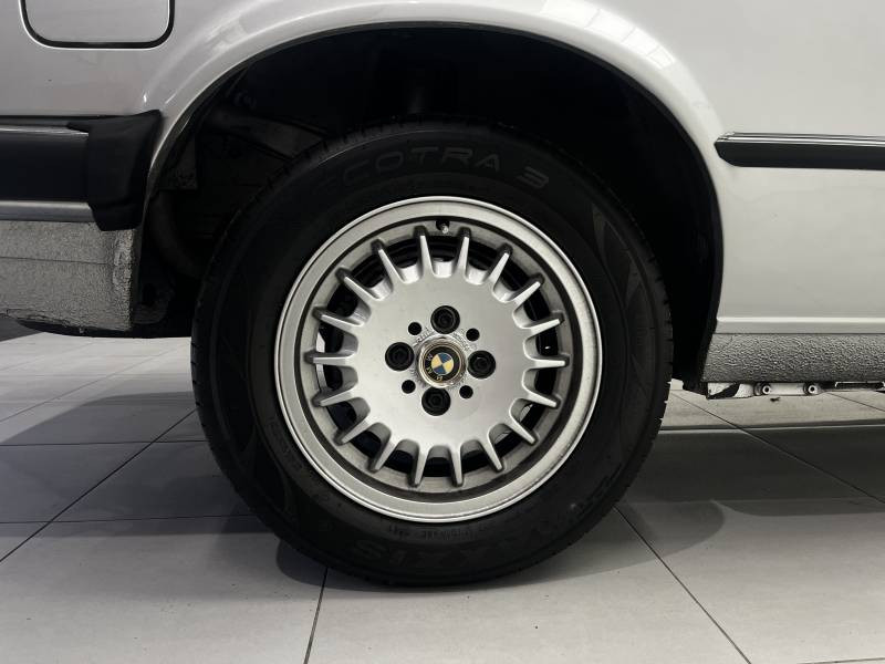 Bmw Serie 3 323i 1984 - photo n°10 Bmw Serie 3 323i  occasion à Carcassonne - photo n°10