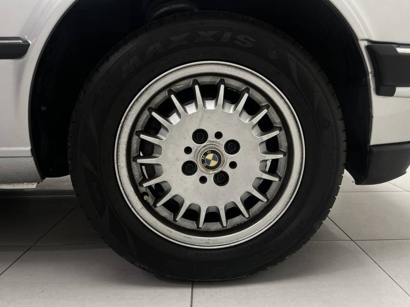 Bmw Serie 3 323i 1984 - photo n°8 Bmw Serie 3 323i  occasion à Carcassonne - photo n°8