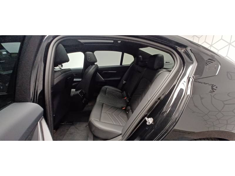 Bmw Serie 5 i5 eDrive40 340 ch M Sport 2025 - photo n°11 Bmw Serie 5 i5 eDrive40 340 ch M Sport  occasion à Lormont - photo n°11