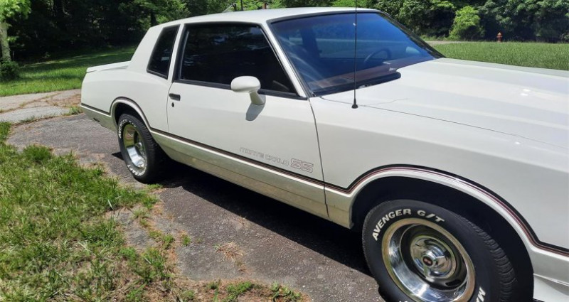 Chevrolet Monte Carlo ss 1985 - photo n°2 Chevrolet Monte Carlo ss  occasion à LYON - photo n°2