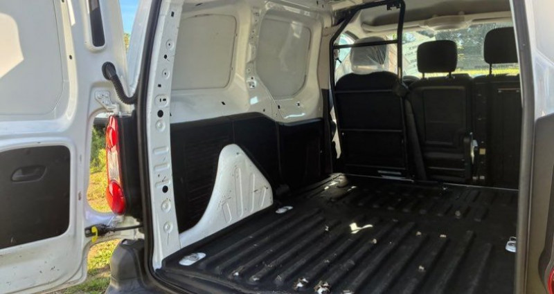 Citroen Berlingo 2016 61000 kil 2 places essence 100cv 48000 2016 - photo n°5 Citroen Berlingo 2016 61000 kil 2 places essence 100cv 48000  occasion à monistrol sur loire - photo n°5