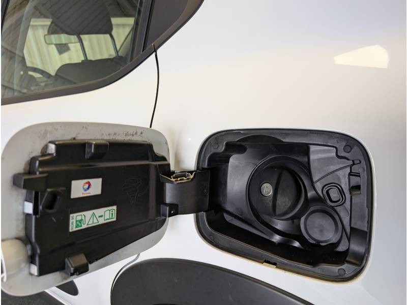 Citroen C3 PureTech 82 Graphic 2018 - photo n°15 Citroen C3 PureTech 82 Graphic  occasion à TARBES - photo n°15