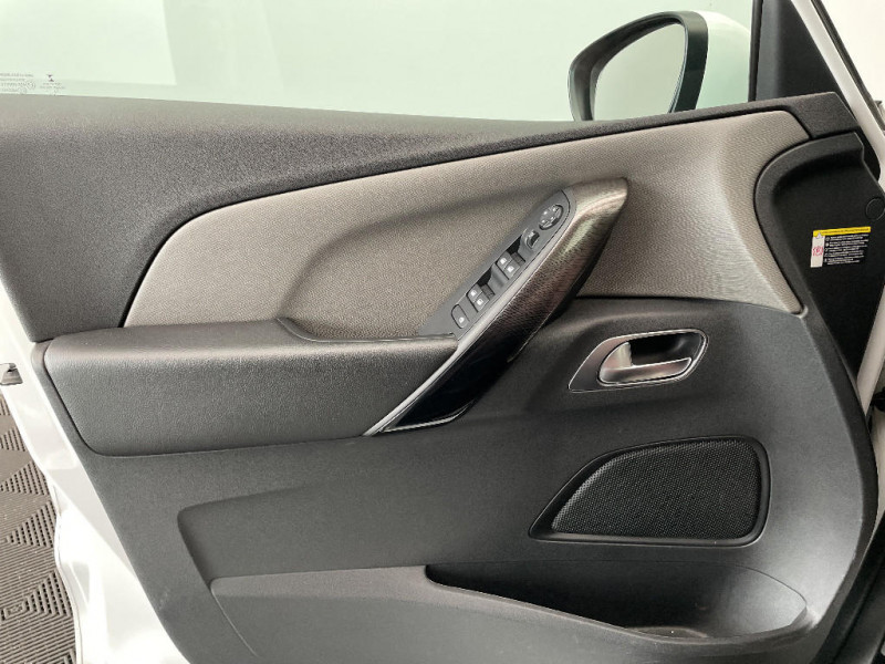 Citroen C4 Picasso 5 Places PURETECH 130 S&S FEEL 2017 - photo n°16 Citroen C4 Picasso 5 Places PURETECH 130 S&S FEEL  occasion à Mareuil-lès-Meaux - photo n°16