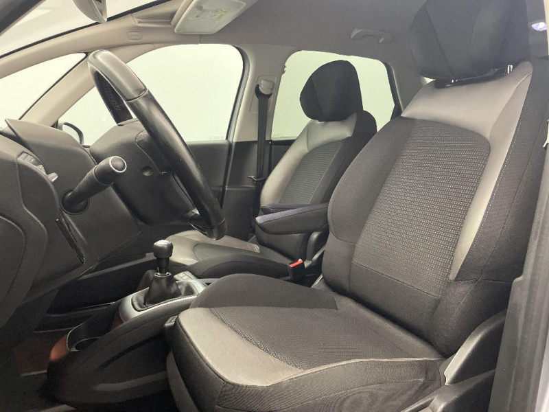 Citroen C4 Picasso 5 Places PURETECH 130 S&S SHINE 2017 - photo n°18 Citroen C4 Picasso 5 Places PURETECH 130 S&S SHINE  occasion à Montévrain - photo n°18