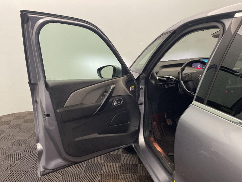Citroen C4 Picasso 5 Places PURETECH 130 S&S SHINE 2017 - photo n°19 Citroen C4 Picasso 5 Places PURETECH 130 S&S SHINE  occasion à Montévrain - photo n°19