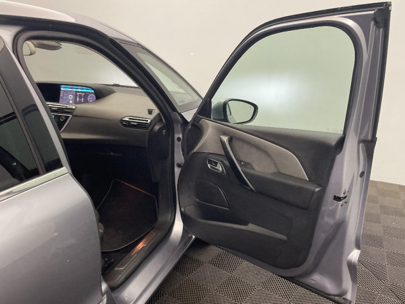 Citroen C4 Picasso 5 Places PURETECH 130 S&S SHINE 2017 - photo n°20 Citroen C4 Picasso 5 Places PURETECH 130 S&S SHINE  occasion à Montévrain - photo n°20