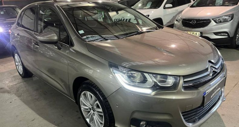 Voiture en bois argent N° 25