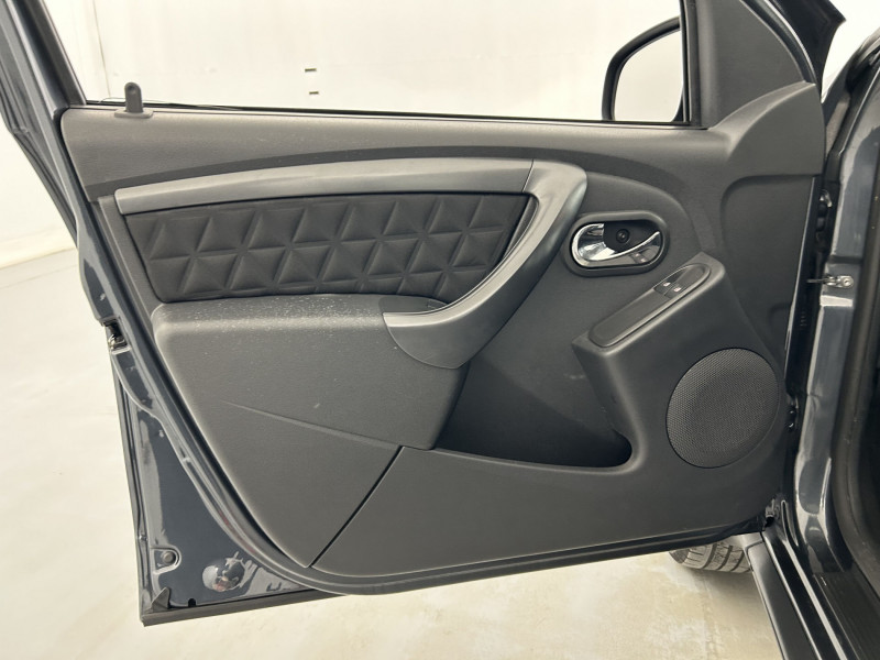 Dacia Duster 1.5 dCi 110ch Lauréate 4X2 + Régulateur de vitesse 2014 - photo n°11 Dacia Duster 1.5 dCi 110ch Lauréate 4X2 + Régulateur de vitesse  occasion à SAINT-GREGOIRE - photo n°11