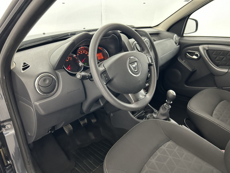 Dacia Duster 1.5 dCi 110ch Lauréate 4X2 + Régulateur de vitesse 2014 - photo n°13 Dacia Duster 1.5 dCi 110ch Lauréate 4X2 + Régulateur de vitesse  occasion à SAINT-GREGOIRE - photo n°13