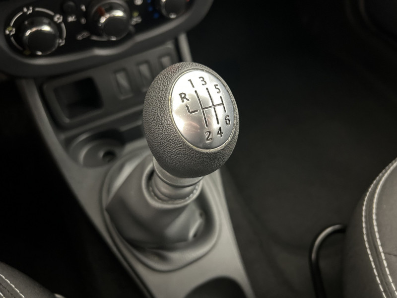 Dacia Duster 1.5 dCi 110ch Lauréate 4X2 + Régulateur de vitesse 2014 - photo n°17 Dacia Duster 1.5 dCi 110ch Lauréate 4X2 + Régulateur de vitesse  occasion à SAINT-GREGOIRE - photo n°17