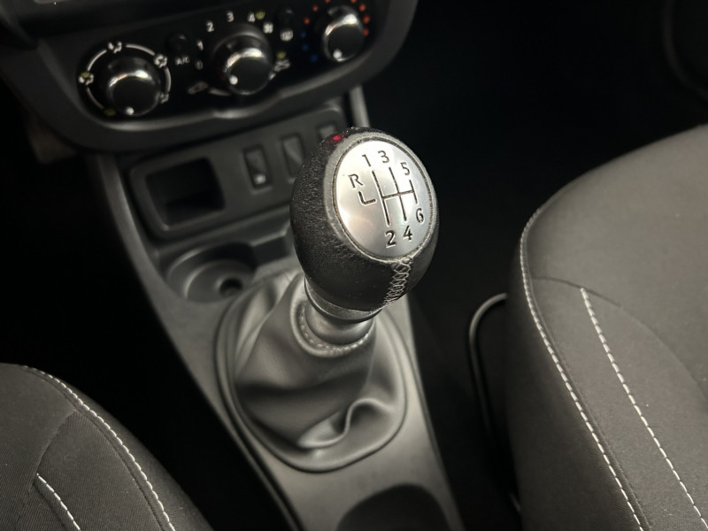 Dacia Duster 1.5 dCi 110ch Prestige 4X2 2016 - photo n°18 Dacia Duster 1.5 dCi 110ch Prestige 4X2  occasion à SAINT-GREGOIRE - photo n°18