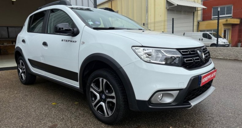 Dacia Sandero 1.0 ECO-G 100CH 15 ANS/ 1 ERE MAIN /CRITAIR 1 / CAMERA/ 2020 - photo n°3 Dacia Sandero 1.0 ECO-G 100CH 15 ANS/ 1 ERE MAIN /CRITAIR 1 / CAMERA/  occasion à Moirans - photo n°3