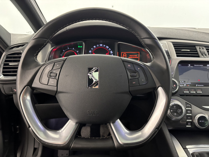 DS DS5 BlueHDi 120 S&S BVM6 So Chic 5p 2017 - photo n°14 DS DS5 BlueHDi 120 S&S BVM6 So Chic 5p  occasion à SAINT-GREGOIRE - photo n°14