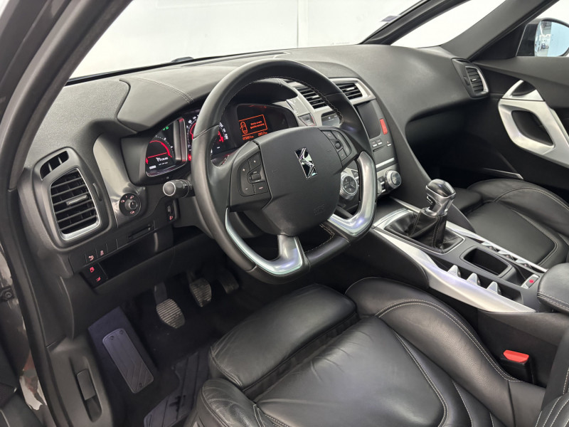 DS DS5 BlueHDi 120 S&S BVM6 So Chic 5p 2017 - photo n°13 DS DS5 BlueHDi 120 S&S BVM6 So Chic 5p  occasion à SAINT-GREGOIRE - photo n°13