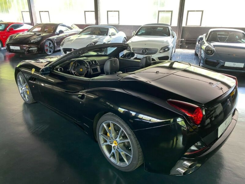 Ferrari California V8 4.3 Noir occasion à Villenave-d'Ornon - photo n°4