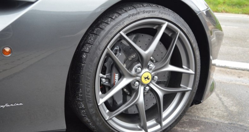 Ferrari F12 Berlinetta V12 6.0i 740 ch 1 MAIN - 9.900 km 2017 - photo n°6 Ferrari F12 Berlinetta V12 6.0i 740 ch 1 MAIN - 9.900 km  occasion à Lille - photo n°6