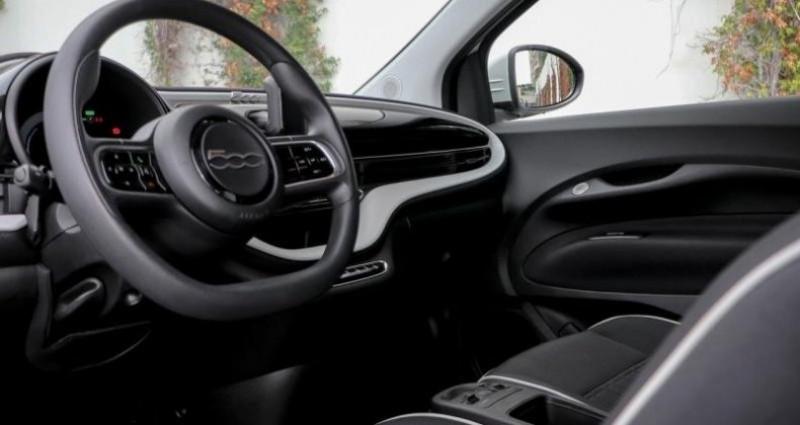 Fiat 500 e 95ch Action 2022 - photo n°4 Fiat 500 e 95ch Action  occasion à MONACO - photo n°4