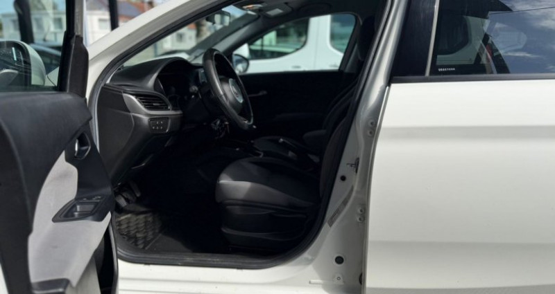 Fiat Tipo 5 PORTES 1.4 95 ch Easy - 5P / 1er MAIN / ENTRETIEN COMPLET  occasion &agrave; NANTES - photo n&deg;7