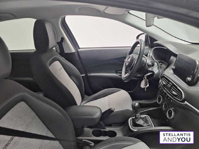 Fiat Tipo Cross 1.0 Firefly Turbo 100 ch S&S Plus  occasion  MARSEILLE CEDEX 8 - photo n5