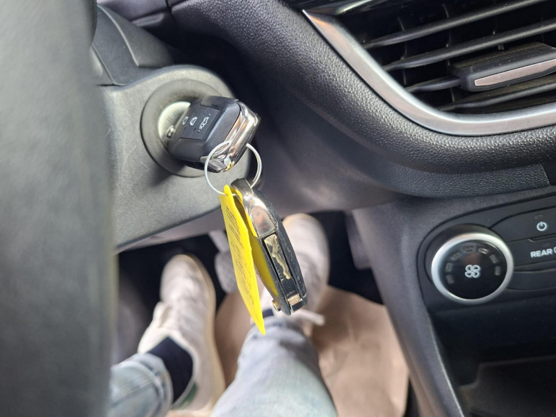 Ford Fiesta 1.1i - 75 BERLINE Connect Business Nav  occasion  Bessires - photo n20