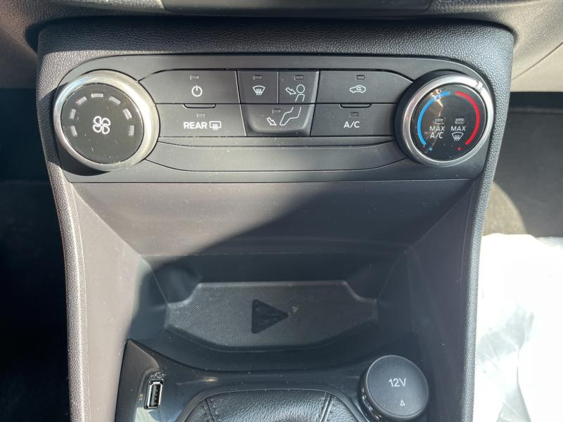 Ford Fiesta 1.5 TDCi 85ch Connect Business Nav 5p  occasion  Fleury-les-Aubrais - photo n18