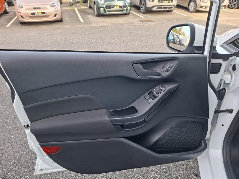Ford Fiesta 75 Connect Business  occasion à Bessires - photo n°10