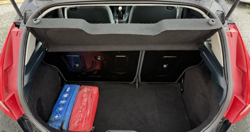 Ford Fiesta IV 1.4 TDCi 68ch Ambiente 3p 2010 - photo n°7 Ford Fiesta IV 1.4 TDCi 68ch Ambiente 3p  occasion à Saint-Médard-d'Aunis - photo n°7