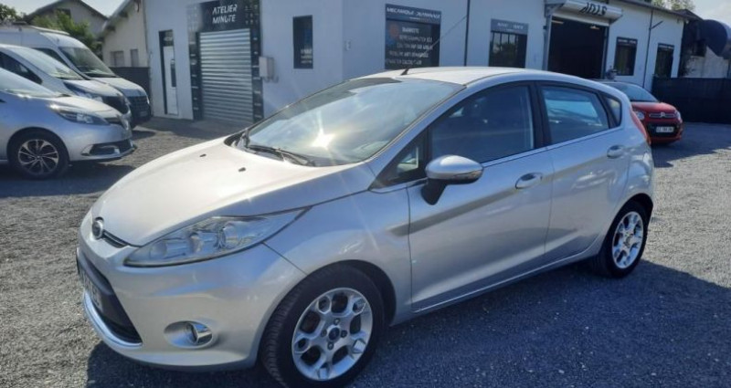 Ford Fiesta Titanium 148000KMS TRES BON ETAT KIT DIS