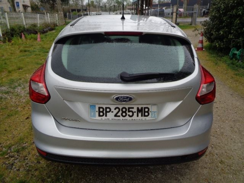 Ford Focus 1.6 TDCI 95CH FAP STOP&START TREND 5P  occasion � Aucamville - photo n�6