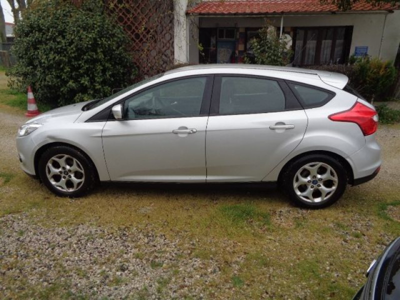 Ford Focus 1.6 TDCI 95CH FAP STOP&START TREND 5P  occasion � Aucamville - photo n�8