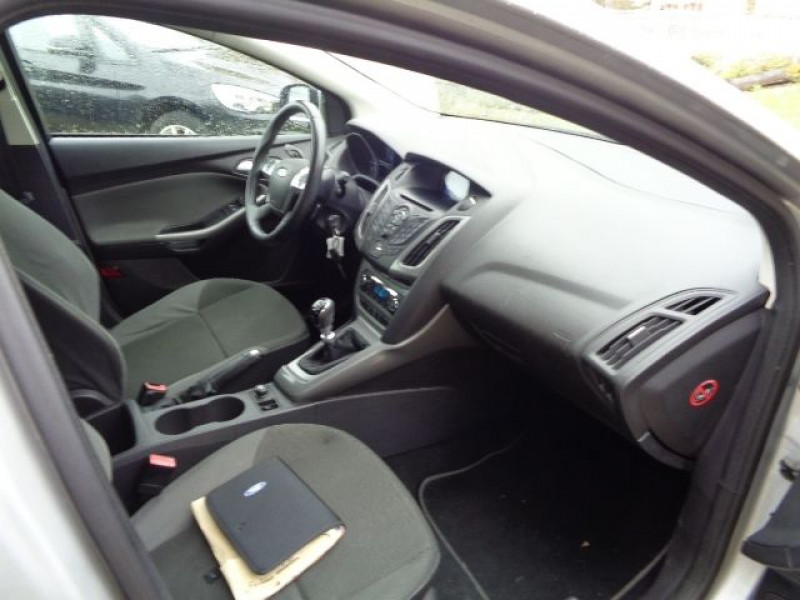 Ford Focus 1.6 TDCI 95CH FAP STOP&START TREND 5P  occasion � Aucamville - photo n�4